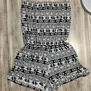 5th and Love Sleeveless Patterned Romper    Size: S